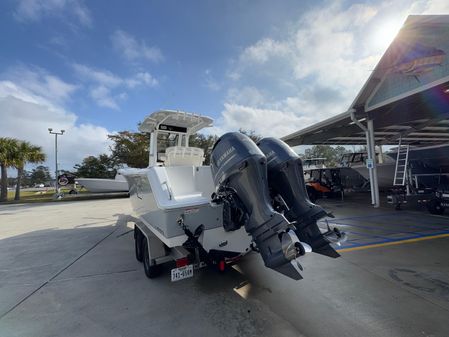 Sea Hunt Gamefish 27 with Coffin Box image