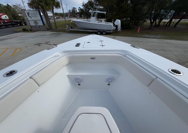 Sea Hunt Gamefish 27 with Coffin Box image