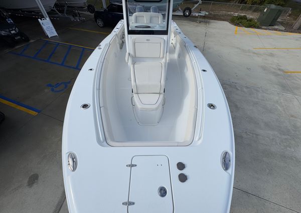 Sea Hunt Gamefish 27 with Coffin Box image