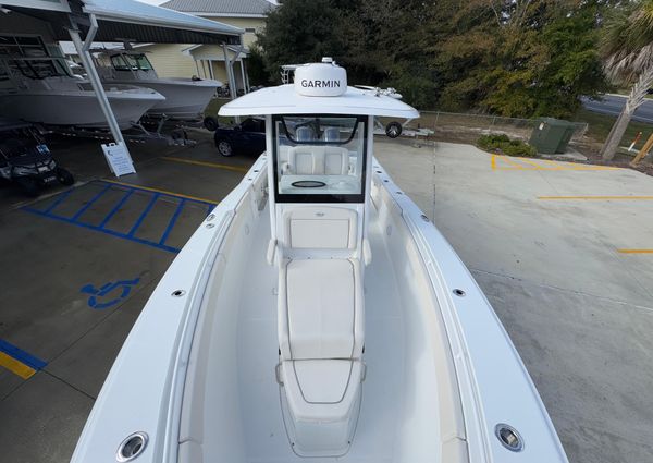 Sea Hunt Gamefish 27 with Coffin Box image