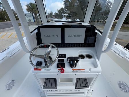 Sea Hunt Gamefish 27 with Coffin Box image