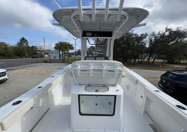 Sea Hunt Gamefish 27 with Coffin Box image