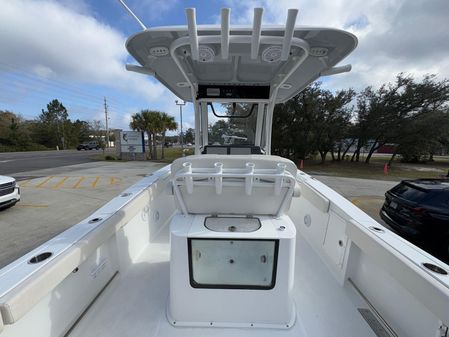 Sea Hunt Gamefish 27 with Coffin Box image