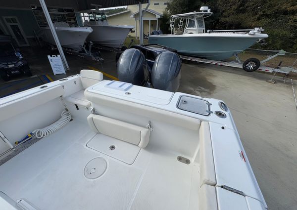 Sea Hunt Gamefish 27 with Coffin Box image