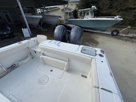 Sea Hunt Gamefish 27 with Coffin Box image