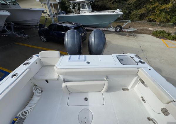 Sea Hunt Gamefish 27 with Coffin Box image