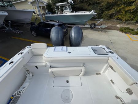 Sea Hunt Gamefish 27 with Coffin Box image