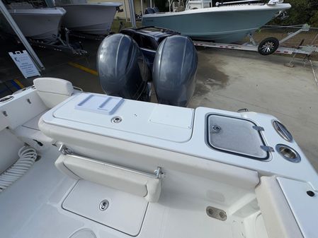 Sea Hunt Gamefish 27 with Coffin Box image