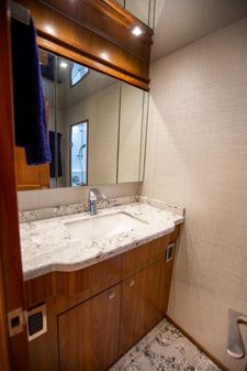 Viking 92 Skybridge image