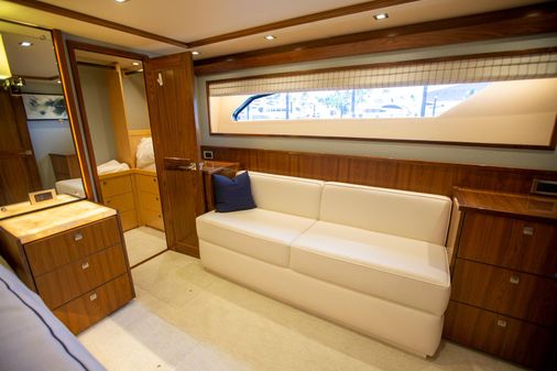 Viking 92 Skybridge image