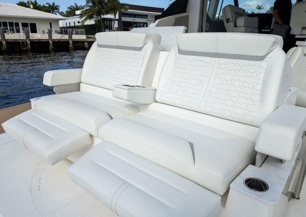 Tiara Yachts 43 LE image