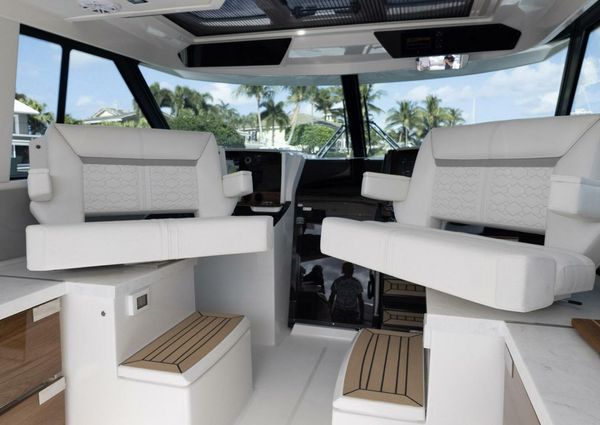 Tiara Yachts 43 LE image