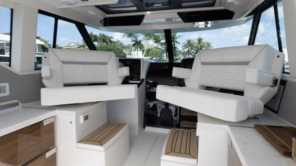 Tiara Yachts 43 LE image