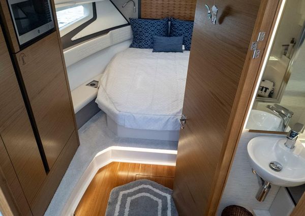 Tiara Yachts 43 LE image