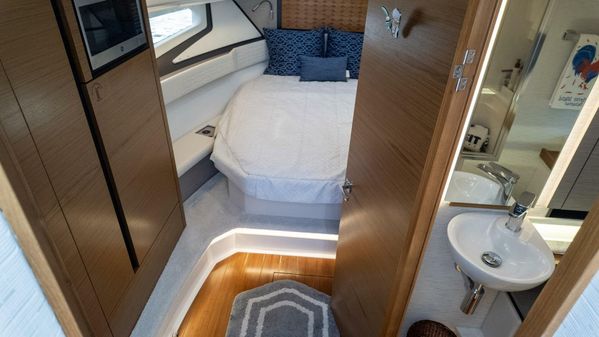 Tiara Yachts 43 LE image