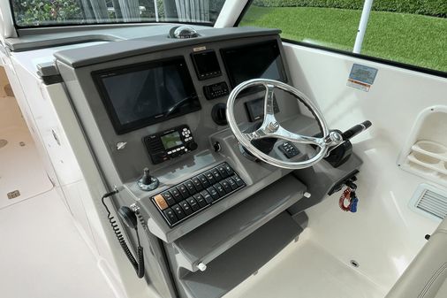 Pursuit DC 325 Dual Console image