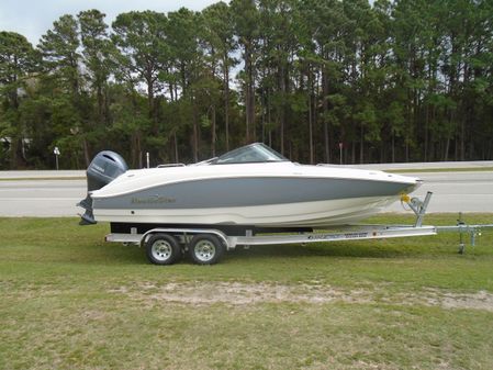 NauticStar 223DC Sport Deck image
