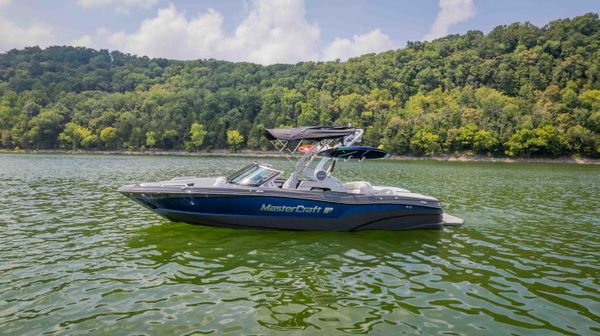 MasterCraft XT23 image