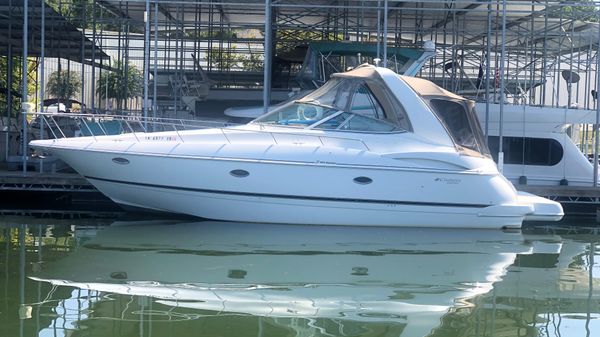 Cruisers Yachts 3672 Express 