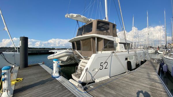 Lagoon 52 