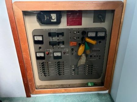 Sea-ray 380-AFT-CABIN image