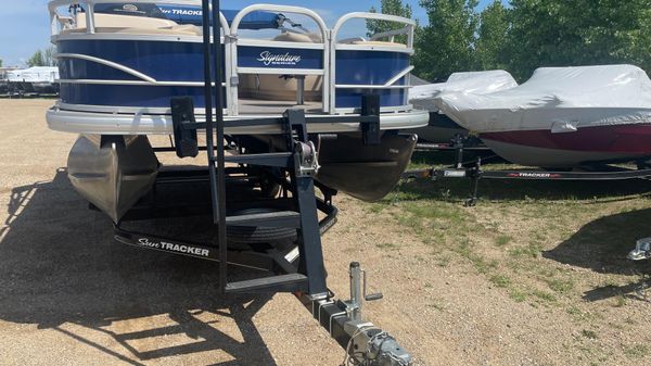 Used Tracker Fishin' Barge 22 DLX Power Boats For Sale - Swenson RV & Marine  - Minot - Bismarck - North Dakota in United States