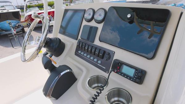 Boston Whaler 250 Dauntless image