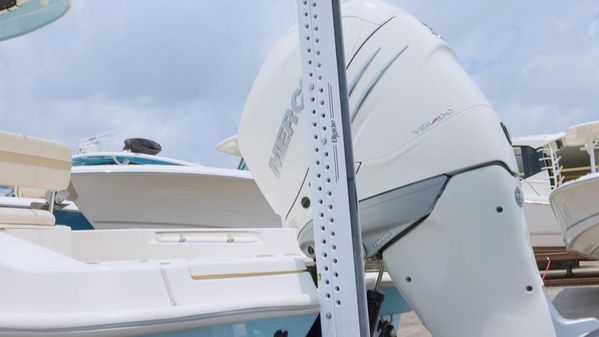 Boston Whaler 250 Dauntless image