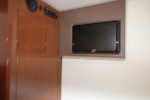 Carver C37 image