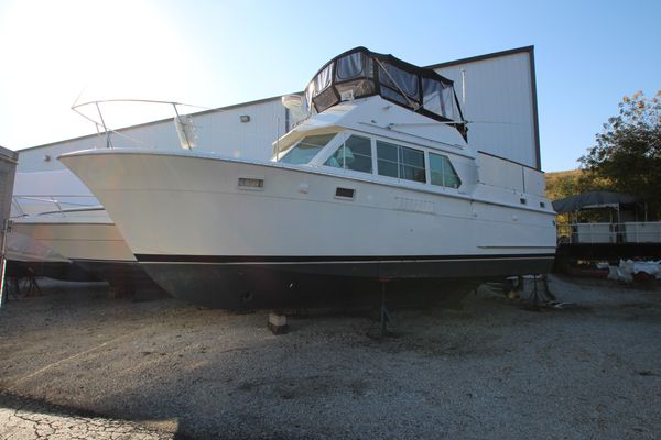 Hatteras 38-DOUBLE-CABIN - main image