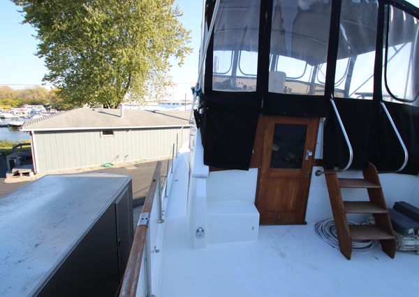 Hatteras 38-DOUBLE-CABIN image