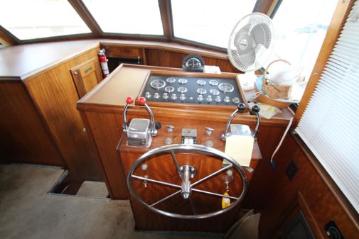 Hatteras 38 Double Cabin image