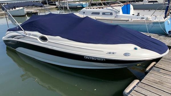 Sea Ray 240 Sundeck 