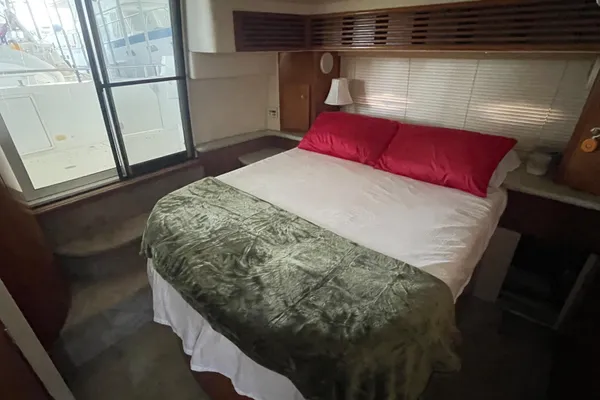 Carver 444 Cockpit Motor Yacht image