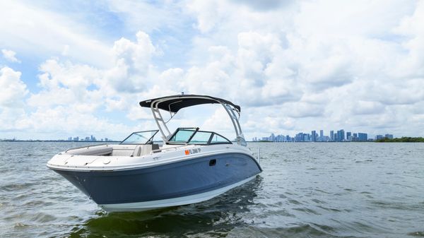 Sea Ray SDX 270 Outboard image