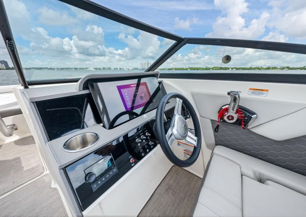 Sea Ray SDX 270 Outboard image