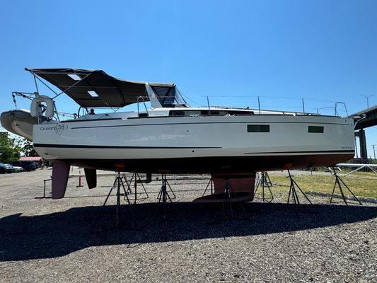 Beneteau Oceanis 38.1 - main image