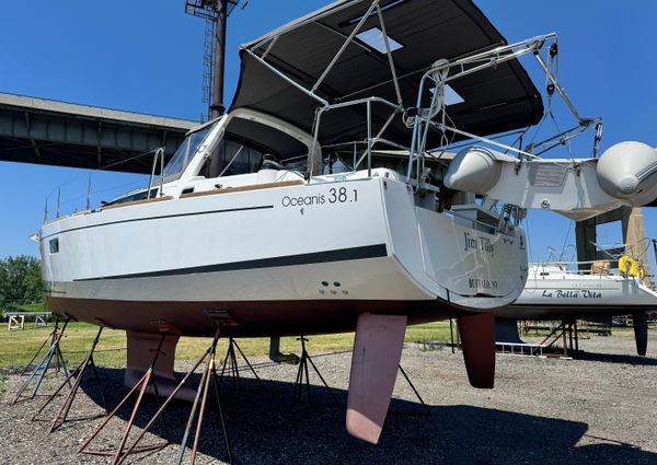 Beneteau Oceanis 38.1 image