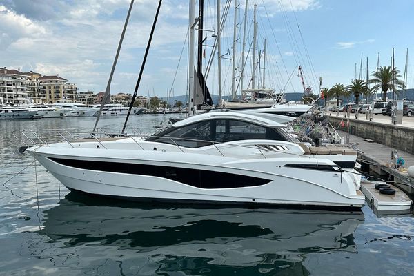 Galeon 485 HTS - main image