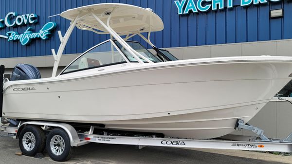 Cobia 240 DC