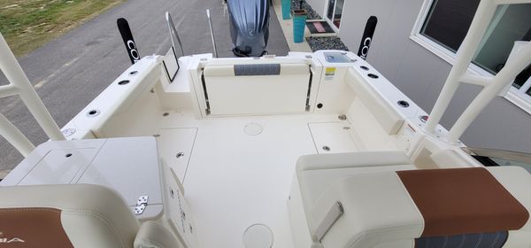Cobia 240 DC image