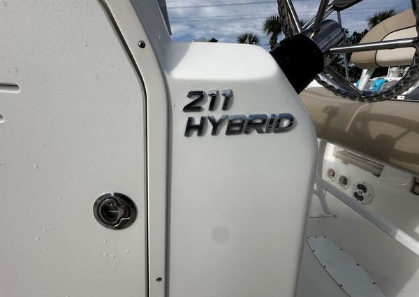 Nauticstar 211-HYBRID image