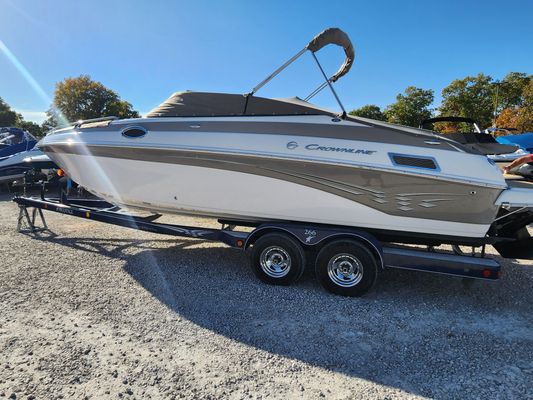 Crownline 270-BR - main image