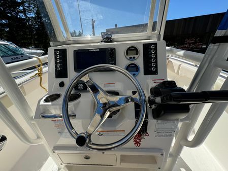 Robalo R222 Center Console image