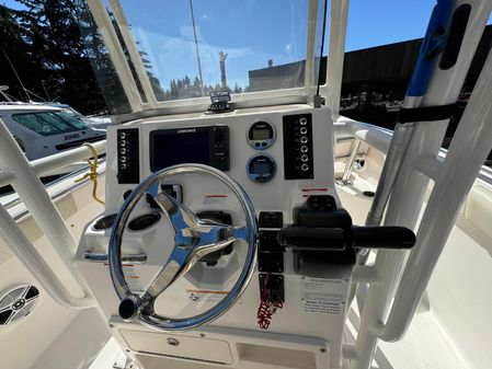 Robalo R222 Center Console image