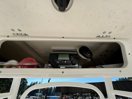 Robalo R222 Center Console image