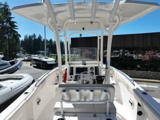 Robalo R222 Center Console image