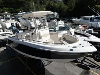 Robalo R222 Center Console image