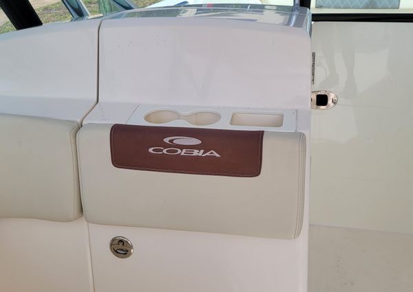 Cobia 280 Dual Console image