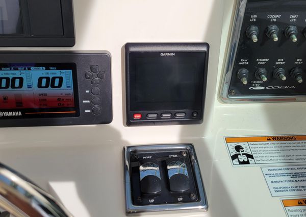 Cobia 280 Dual Console image